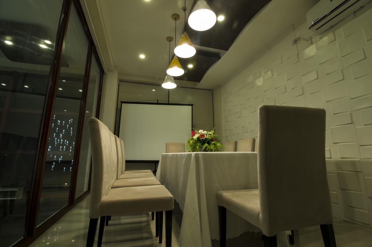 Baypark Hotel Calbayog Buitenkant foto